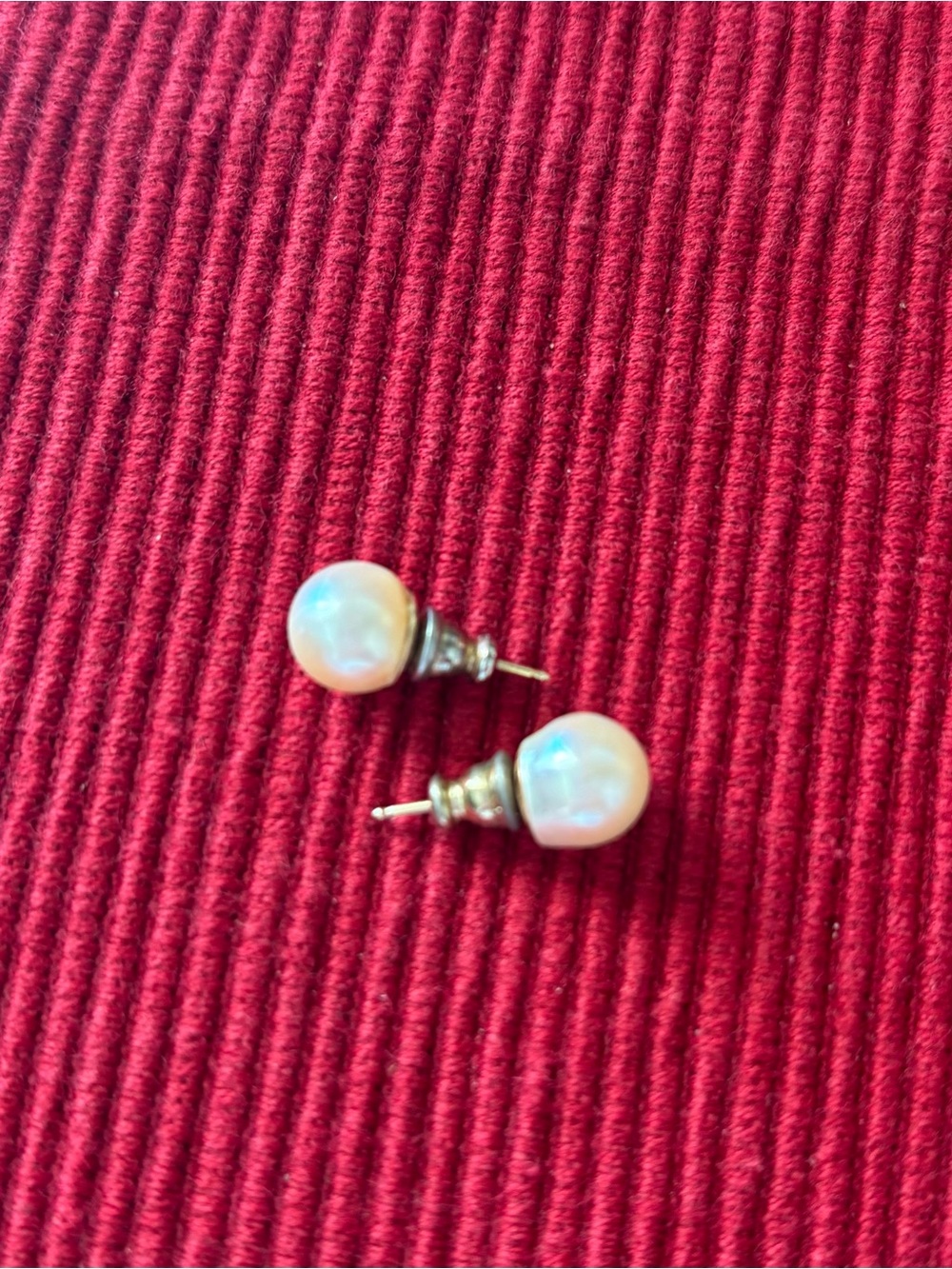 Vintage Pearl stud earrings, may be freshwater but never appraised elegant look - Picture 2 of 3